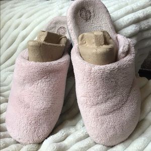 Vionic Gemma slippers